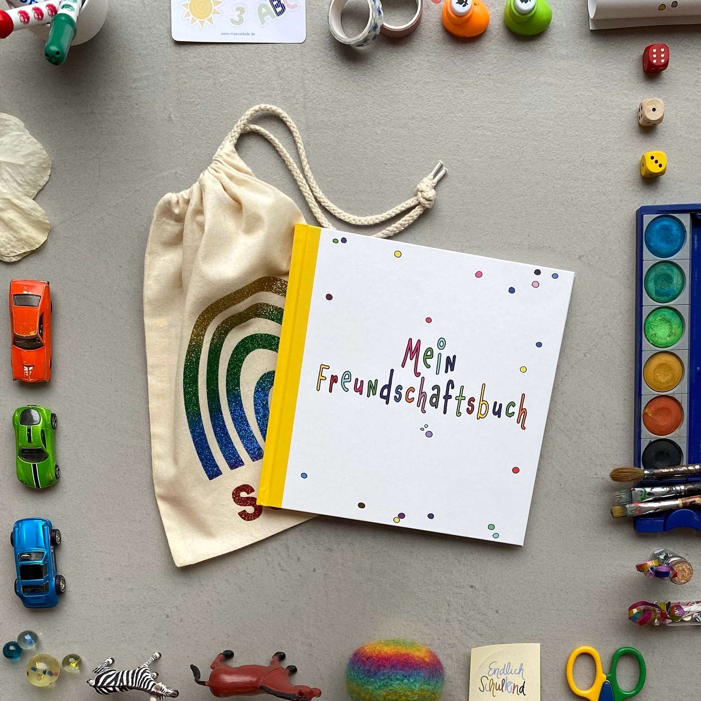 Freundebuch Freundebuch Grundschule Freundebuch neutral Freundebuch Schule Freundebuch Kindergarten Freundschaftsbuch Freundschaftsbuch Kindergarten Kita Freundebuch
Einschulungsgeschenk
Geschenk zur Einschulung
Schulstart
Geschenkidee Kind
Geschenkidee Mädchen
Geschenkidee Junge
personalisiertes Geschenk
bedruckte Tasche
Tasche mit Wunschname
Regenbogen Glitzer Print