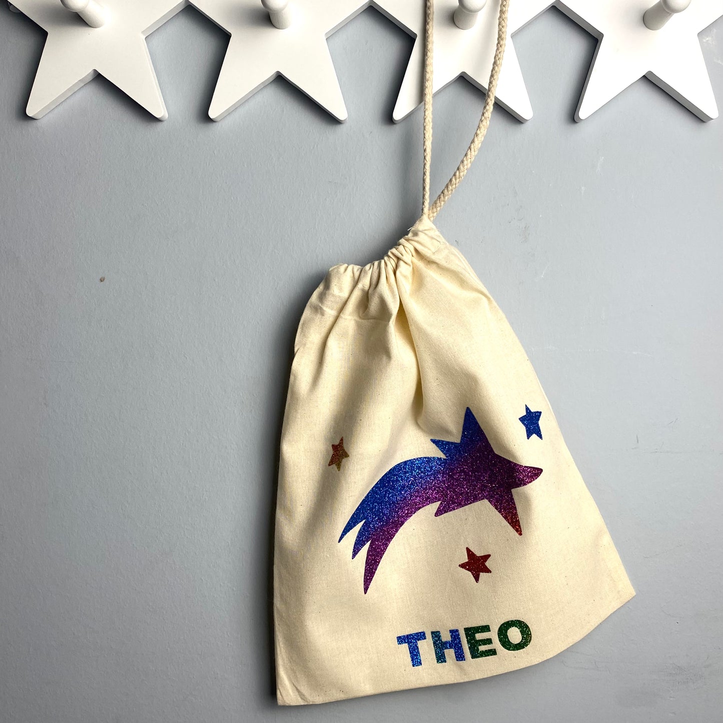 Freundebuch Freundebuch Grundschule Freundebuch neutral Freundebuch Schule Freundebuch Kindergarten Freundschaftsbuch Freundschaftsbuch Kindergarten Kita Freundebuch
Einschulungsgeschenk
Geschenk zur Einschulung
Schulstart
Geschenkidee Kind
Geschenkidee Mädchen
Geschenkidee Junge
personalisiertes Geschenk
bedruckte Tasche
Tasche mit Wunschname
Regenbogen Glitzer Print