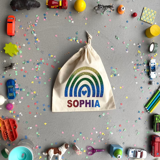 Freundebuchtasche
Kindertasche
bedruckte Tasche
Beutel mit Aufdruck
Glitzerprint
Einschulungsgeschenk
Geschenk zur Einschulung
Schulstart
Geschenkidee Kind
Geschenkidee Mädchen
Geschenkidee Junge
personalisiertes Geschenk
bedruckte Tasche
Tasche mit Wunschname
Regenbogen Glitzer Print
