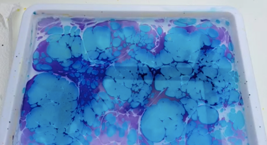 Kreativaufgabe Ruhe: EBRU MARMORIERKUNST mit Emine